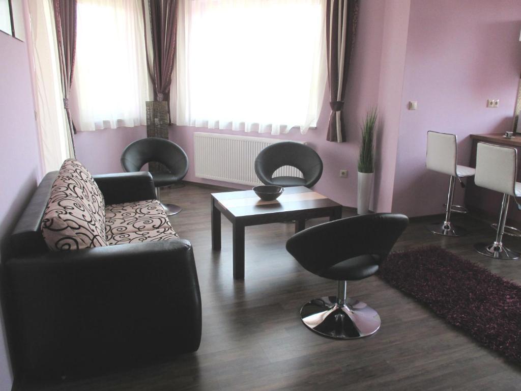 Alpha Apartman Sarvar Phòng bức ảnh