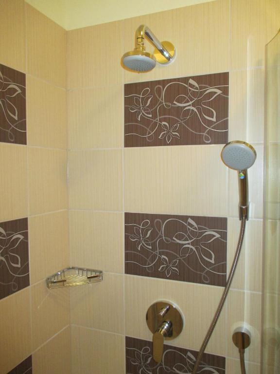 Alpha Apartman Sarvar Phòng bức ảnh