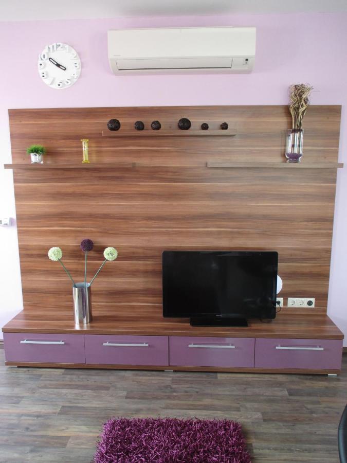 Alpha Apartman Sarvar Phòng bức ảnh